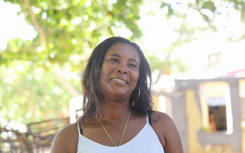 (Video) Cuentan que por allá, por Sabana de la Mar, hasta ellas (las mujeres) pescan…