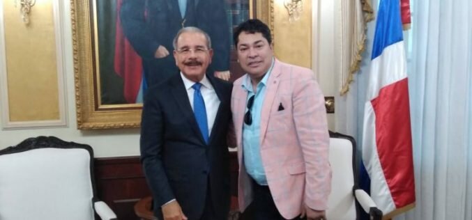 El Pachá anuncia gran homenaje a Danilo Medina en su programa entregándole «Una Estrella Por Siempre» al considerarlo el mejor presidente de RD