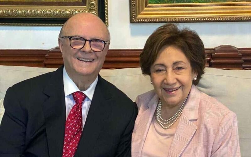 Doña Rosa Gómez, ex primera dama, esposa de Hipólito Mejía, falleció la noche de este lunes