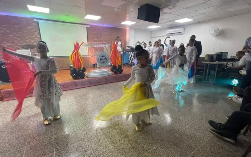 Un mini-concierto de danzas cristianas